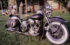  Zoom on Harley-Davidson picture 