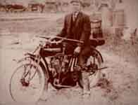  Zoom on Harley-Davidson picture 