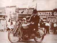  Zoom on Harley-Davidson picture 