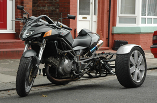  Zoom on Chopped 3 wheeler motorcycle Photo 