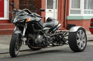  Zoom on Chopped 3 wheeler motorcycle Photo 